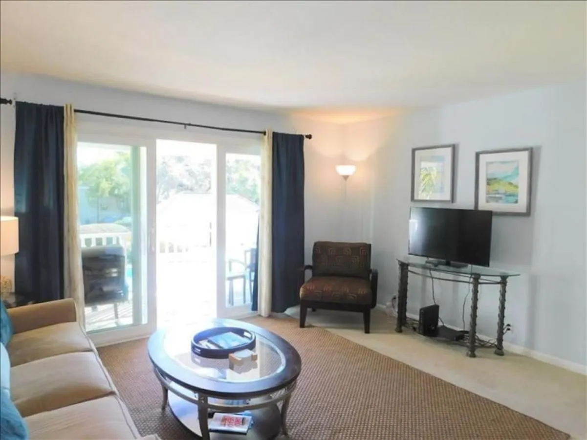 A12 1 Bedroom With 2 Beds And Great View Of Pool, Upstairs, New Floors, Two Full Size Beds Holiday home