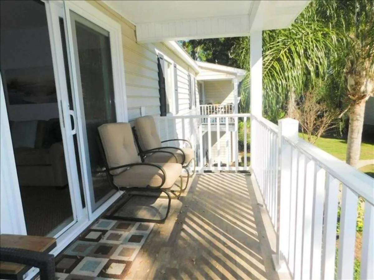 A12 1 Bedroom With 2 Beds And Great View Of Pool, Upstairs, New Floors, Two Full Size Beds