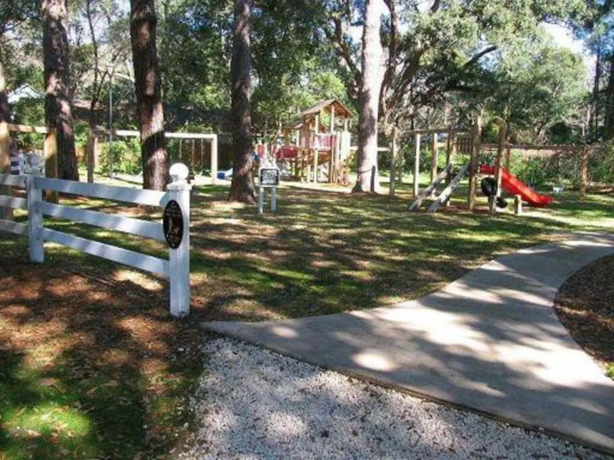 Holiday home W2 Ocean Walk Upstairs 2 Bed King And Two Twins Next To Back Pool St. Simons Island