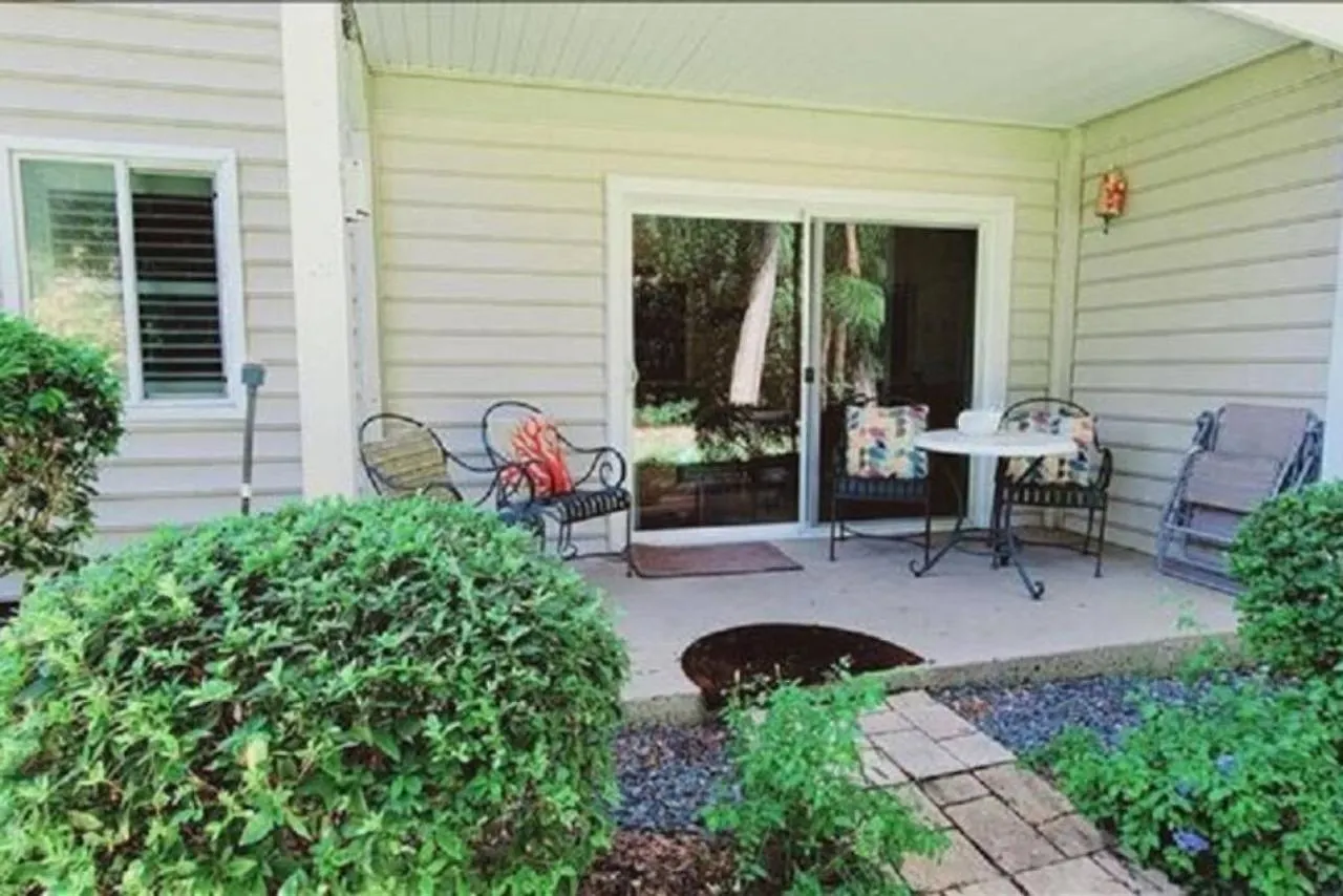 Island Comfort: Cozy Downstairs Retreat With Updated Kitchen * St. Simons Island