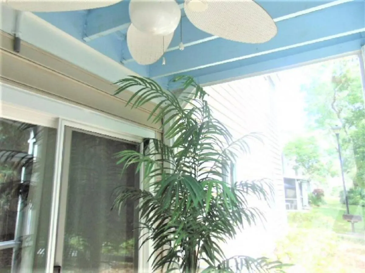 D7 Screened Porch Welcoming And Cozy Downstairs Neat And Ready For Your Arrival Holiday home St. Simons Island