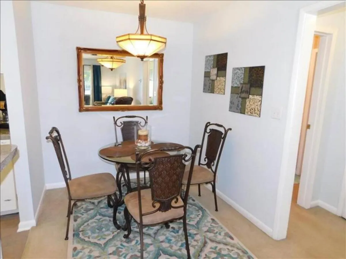 A12 1 Bedroom With 2 Beds And Great View Of Pool, Upstairs, New Floors, Two Full Size Beds St. Simons Island