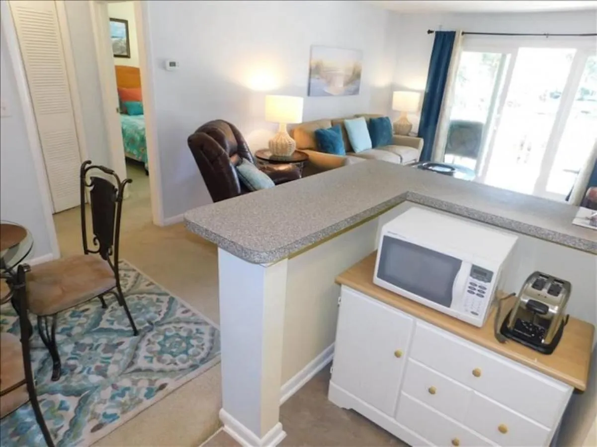 A12 1 Bedroom With 2 Beds And Great View Of Pool, Upstairs, New Floors, Two Full Size Beds Holiday home