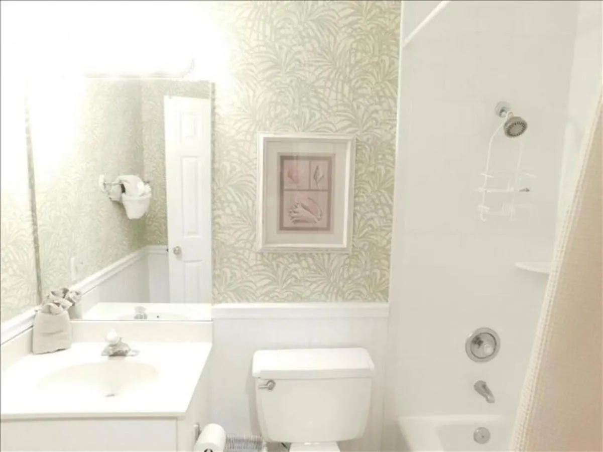Apartment E11 Peaceful Bedroom Two Bath Ground Level New Shower And Floors Make Some Family Memories *