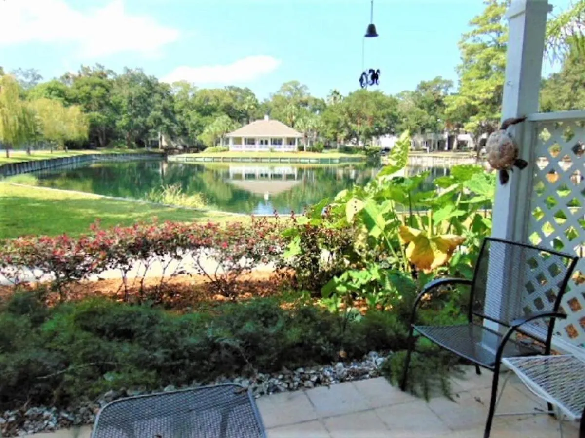 Holiday home S6 Family Haven: Peaceful Retreat With Tennis And Pool Access St. Simons Island