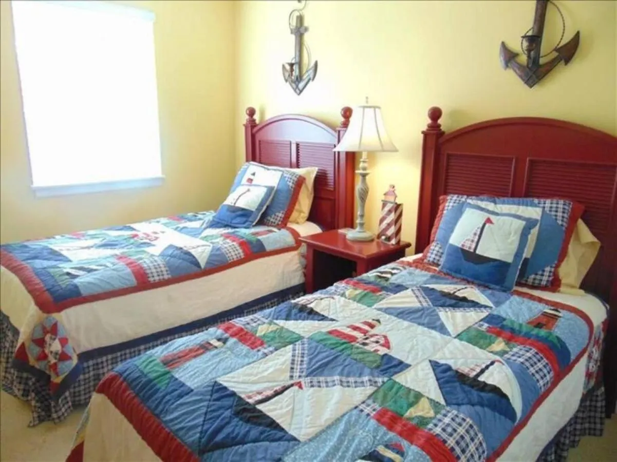 Holiday home Family Haven: Spacious 4-bedroom With Screened *