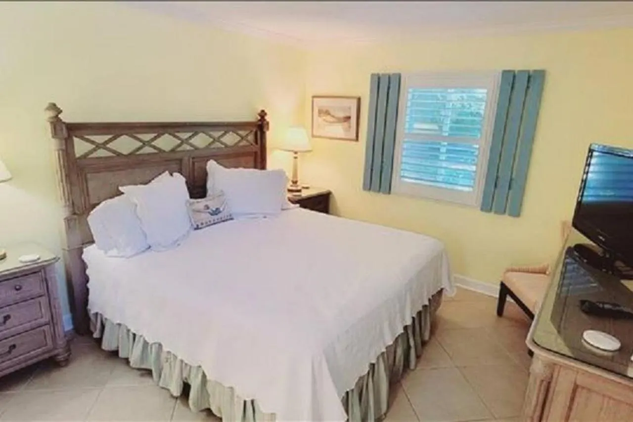 Holiday home Island Comfort: Cozy Downstairs Retreat With Updated Kitchen *