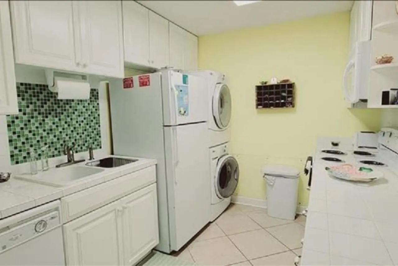 Island Comfort: Cozy Downstairs Retreat With Updated Kitchen * St. Simons Island
