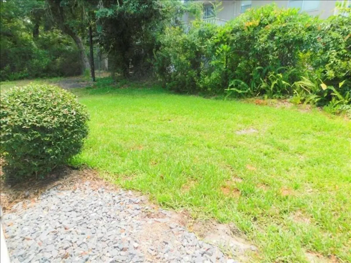 T15 Downstairs Beachy Quiet King Bed St. Simons Island