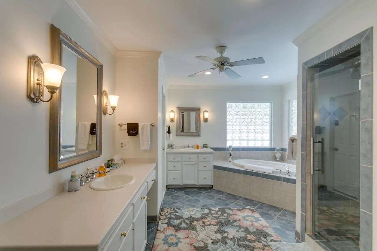 Spacious St Simons Island Vacation With Pool! St. Simons Island