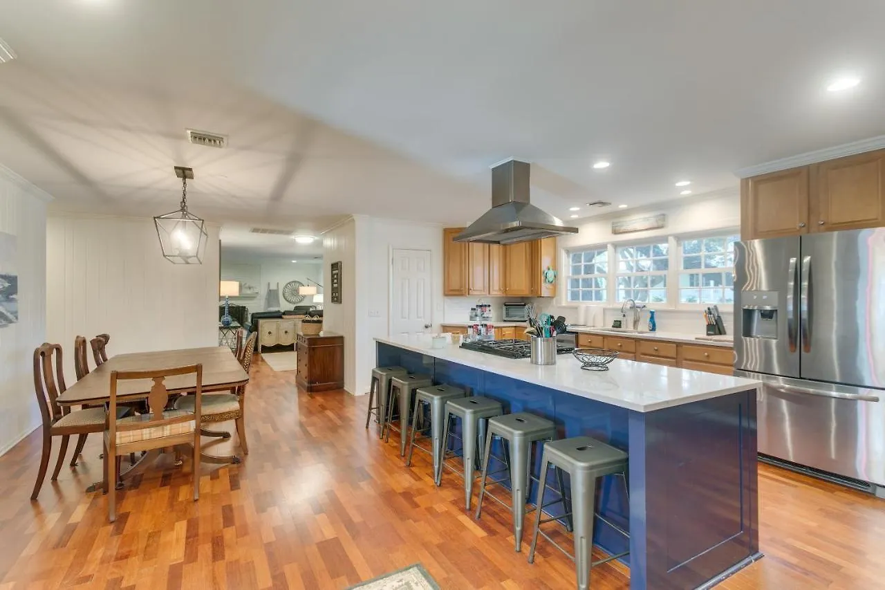 Spacious St Simons Island Vacation With Pool! St. Simons Island