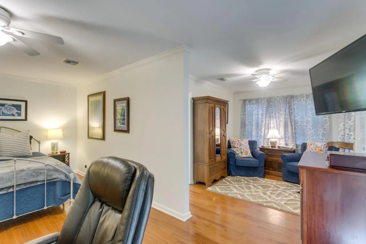Spacious St Simons Island Vacation With Pool! Holiday home St. Simons Island