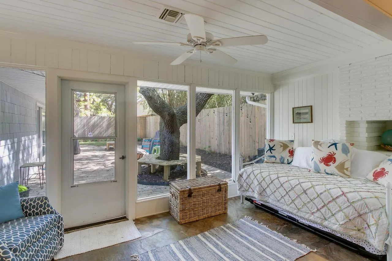 Spacious St Simons Island Vacation With Pool! Holiday home St. Simons Island