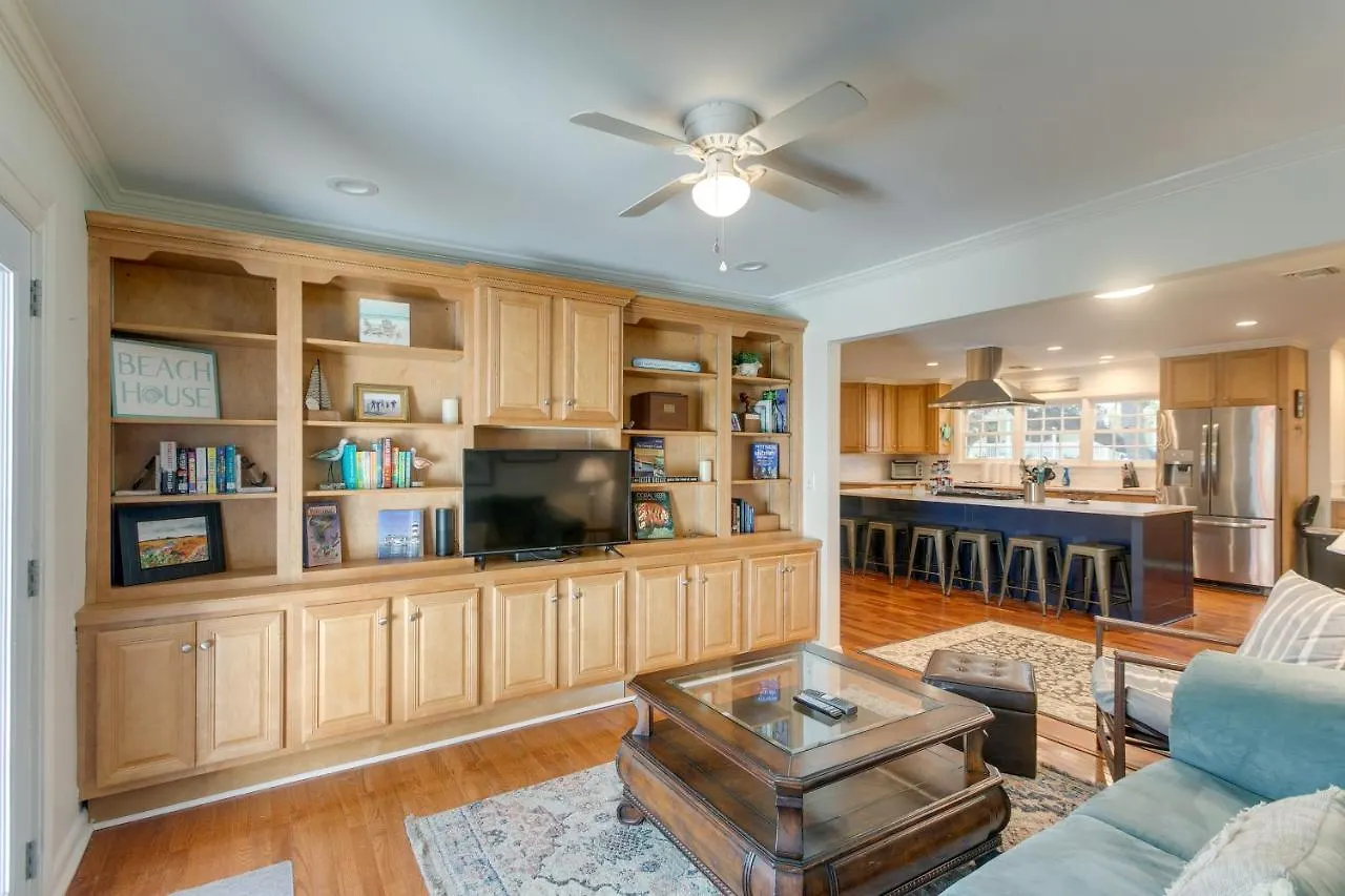 Spacious St Simons Island Vacation With Pool!