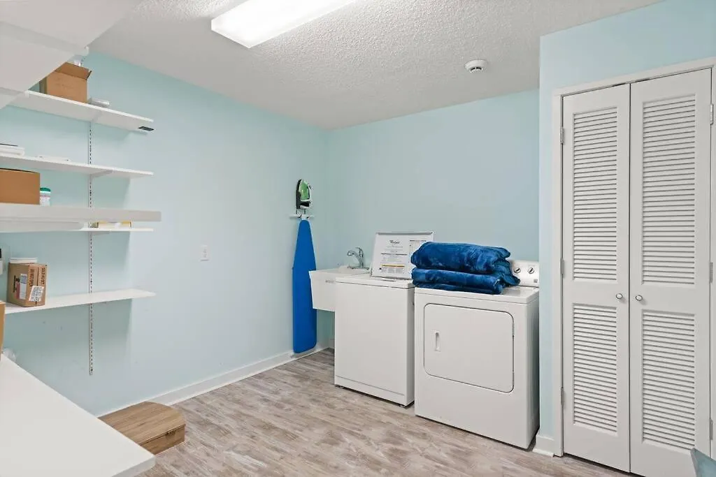 Holiday home 2 King Suites~private Pool+hot Tub~2mi From