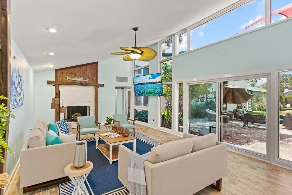Holiday home 2 King Suites~private Pool+hot Tub~2mi From *