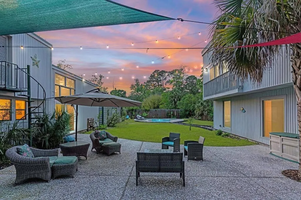 Holiday home 2 King Suites~private Pool+hot Tub~2mi From
