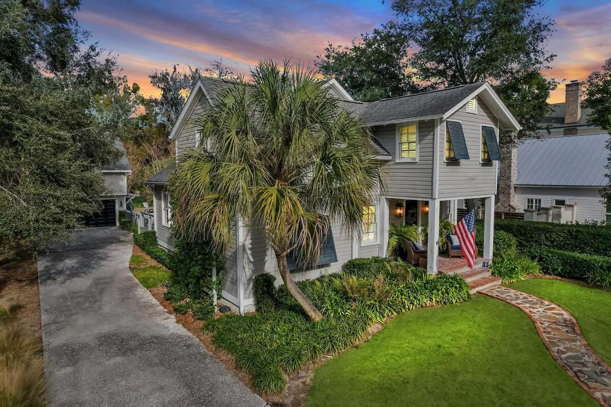 The Grey Pearl - Swimming Pool Premier Location St. Simons Island