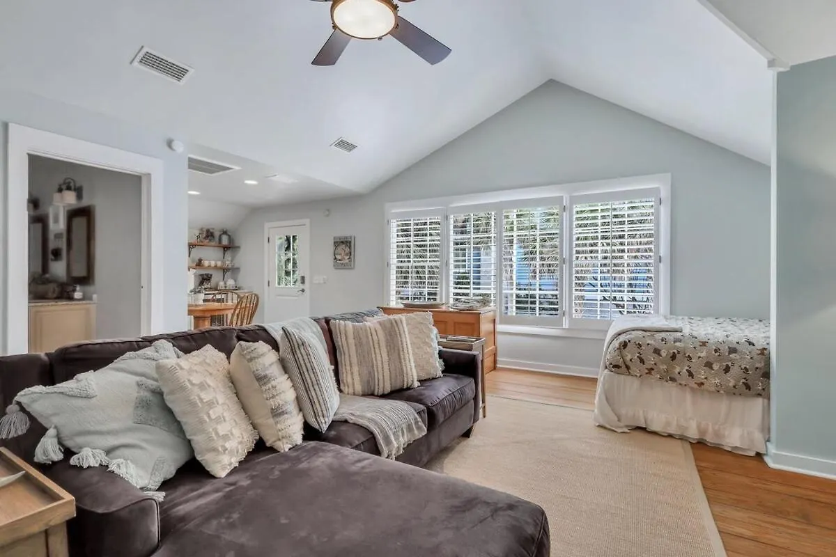 The Grey Pearl - Swimming Pool Premier Location St. Simons Island