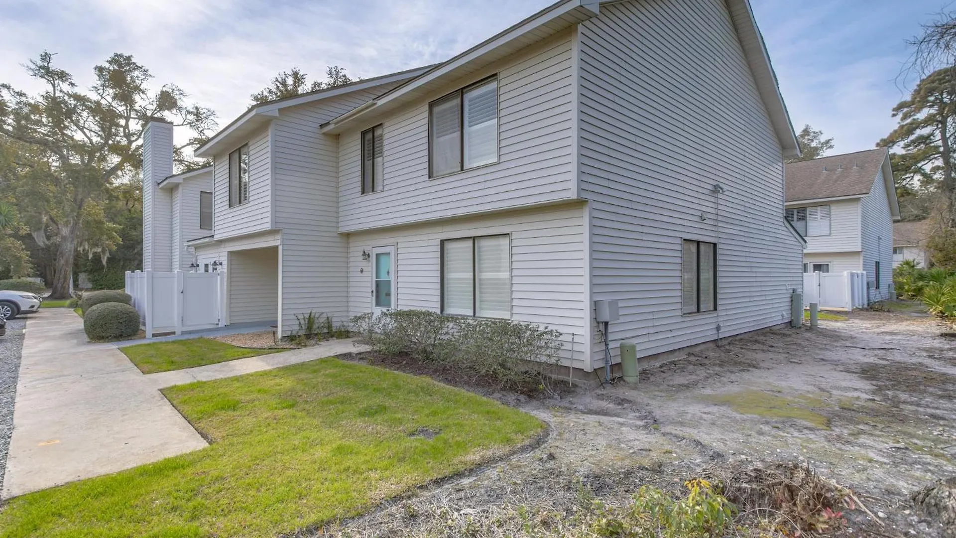 Inviting St Simons Island Townhome Walk To Beach!