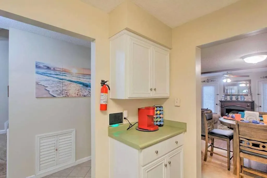 Cozy Bahama Breezeway Apartment St. Simons Island