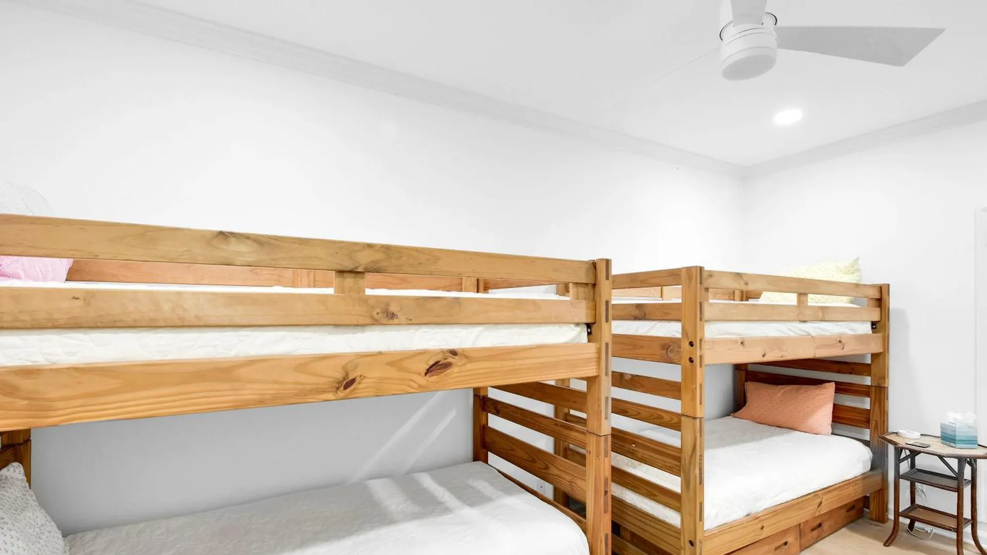 East Beach- Upscale Yet Comfortable With Private Pool