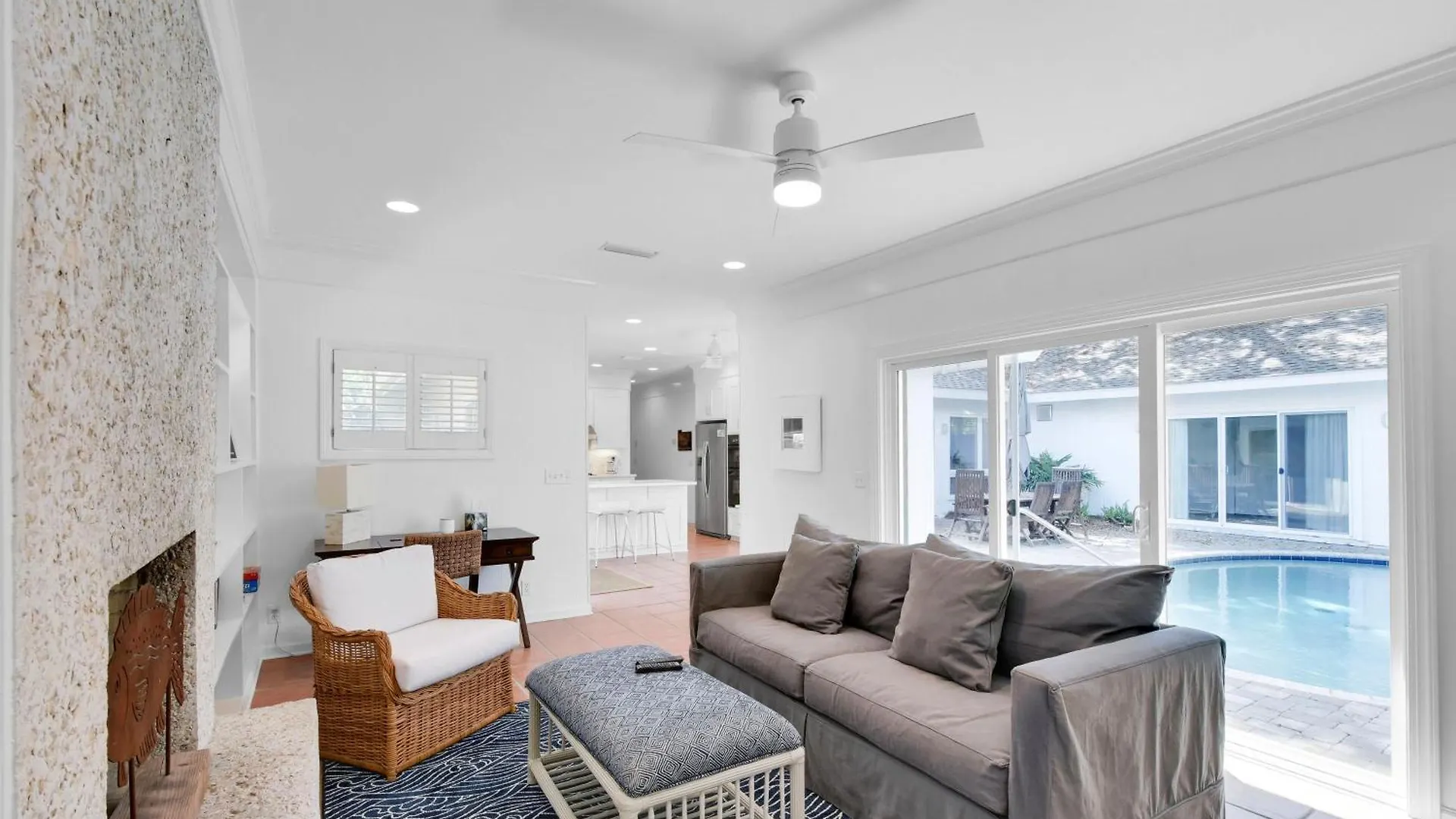 East Beach- Upscale Yet Comfortable With Private Pool Holiday home *
