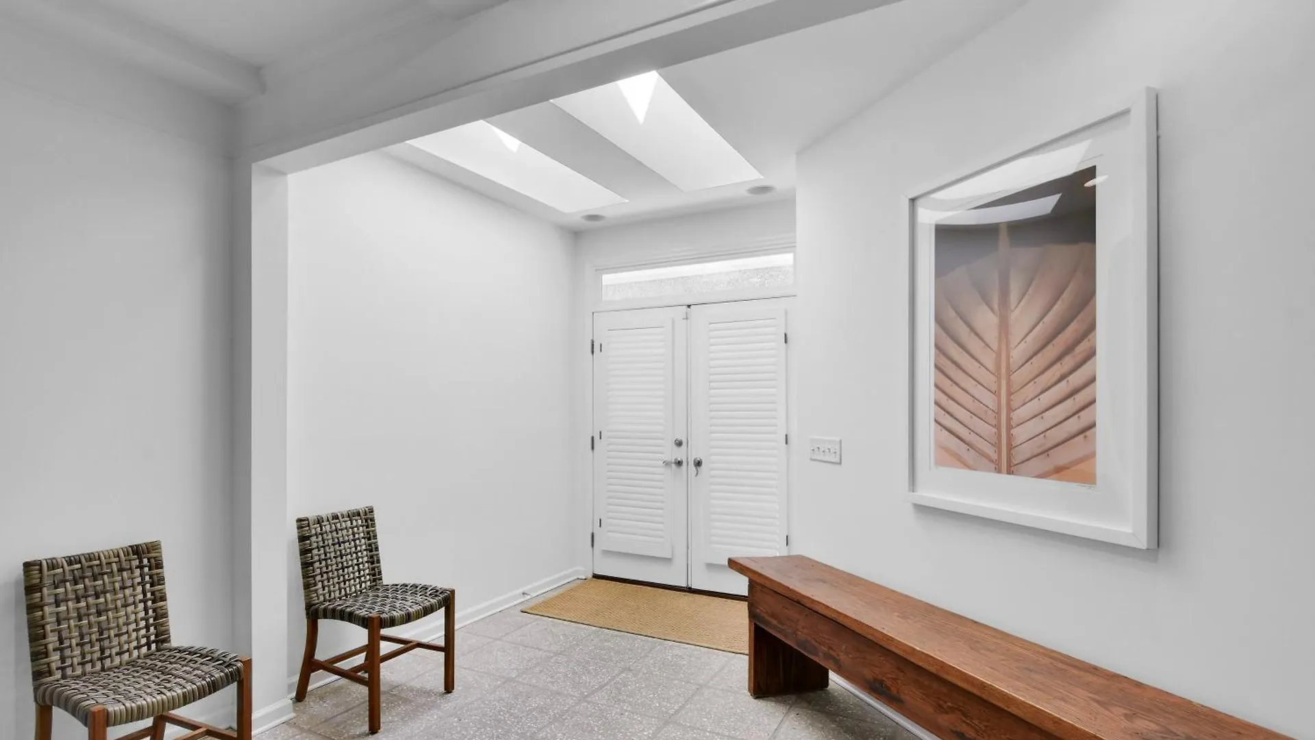 East Beach- Upscale Yet Comfortable With Private Pool Holiday home