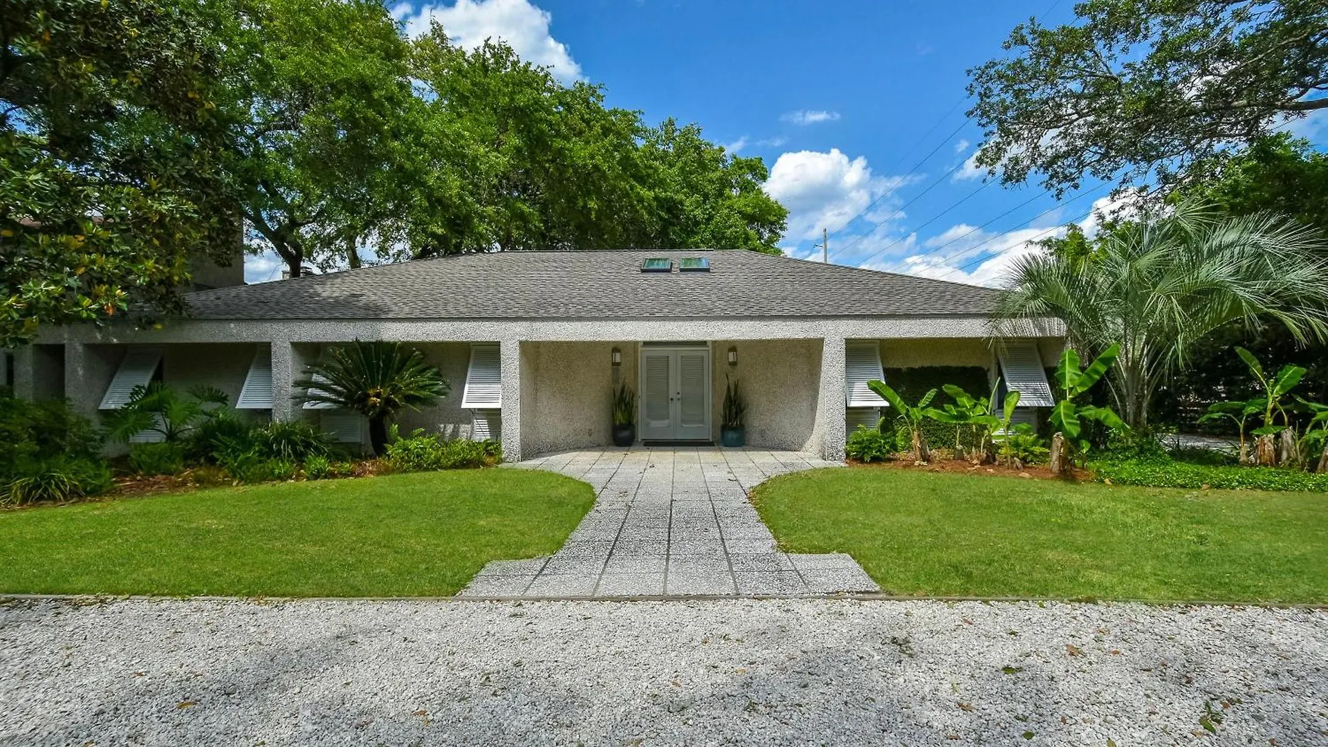 Holiday home East Beach- Upscale Yet Comfortable With Private Pool *