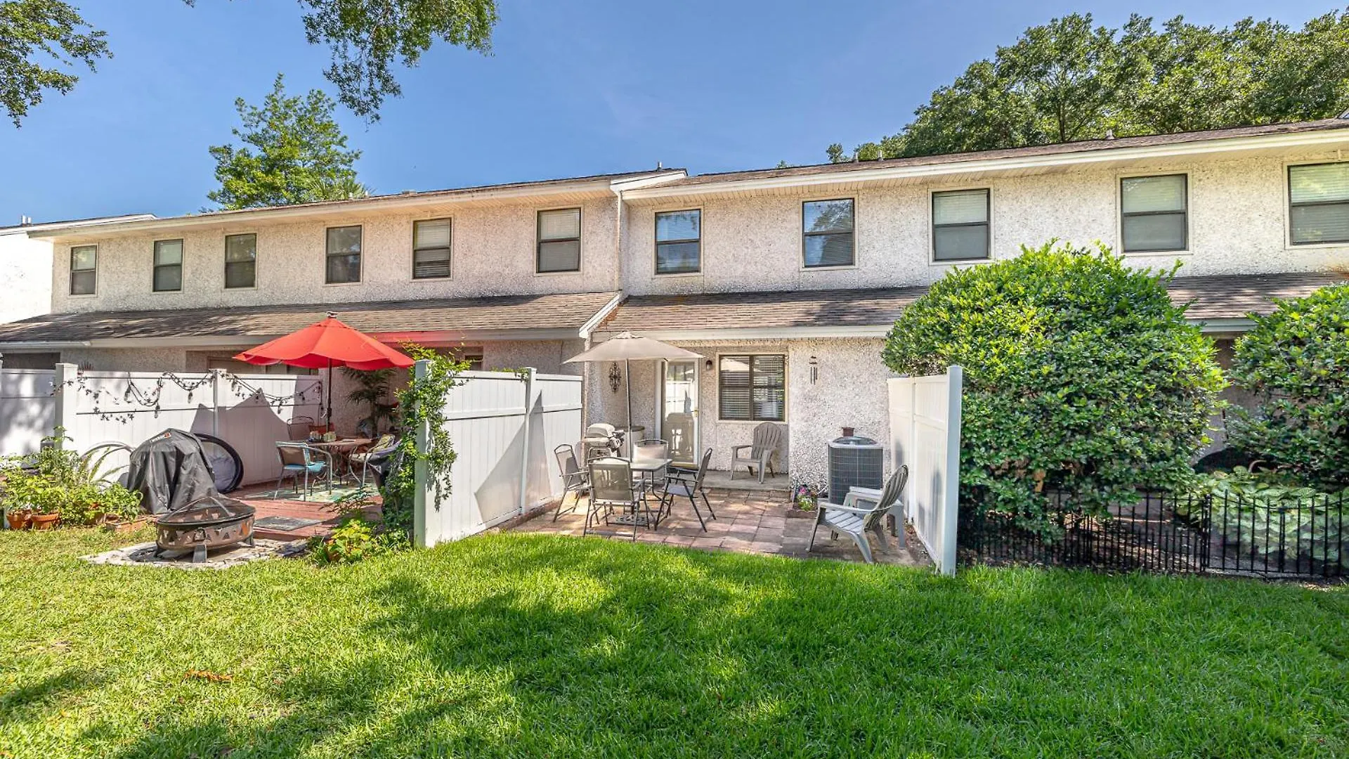 Courtyard B-6 *