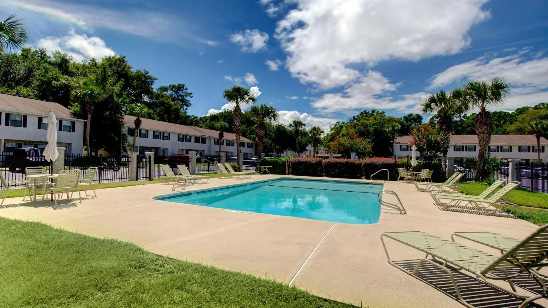 Courtyard B-6 * St. Simons Island