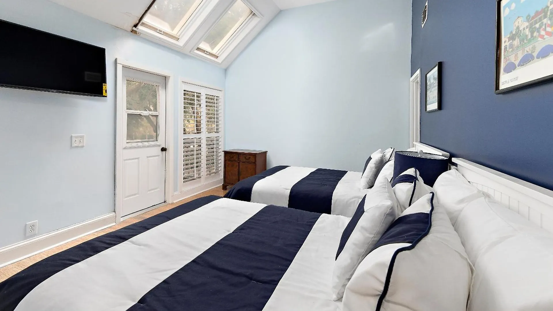 Discreet Retreat *