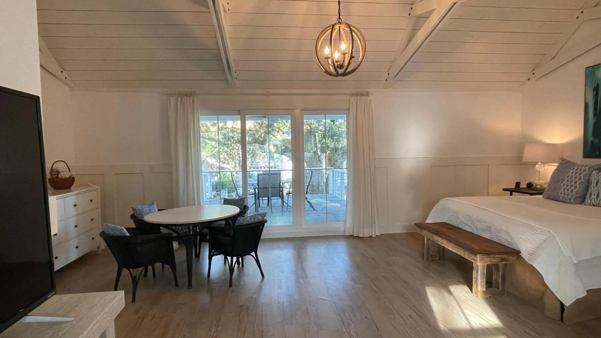 Tabbystone - 4323 Fourteenth Street * St. Simons Island