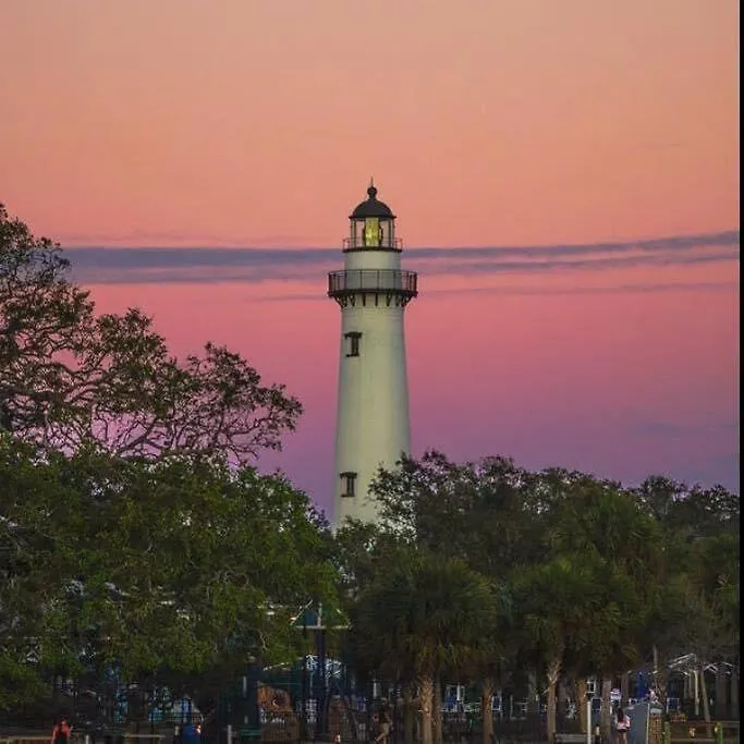 Desirable South End - 5 Minutes To Beach! Walk To Dining/shopping! St. Simons Island