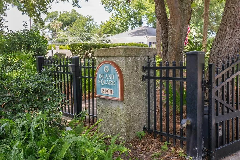 Desirable South End - 5 Minutes To Beach! Walk To Dining/shopping! Holiday home *