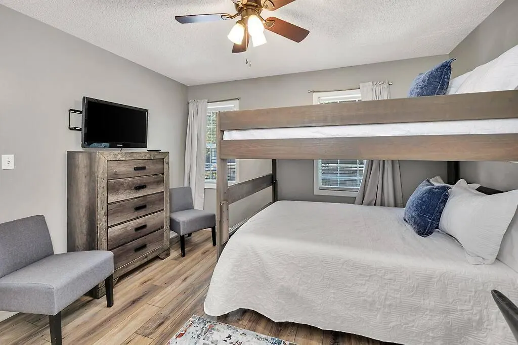 Desirable South End - 5 Minutes To Beach! Walk To Dining/shopping! St. Simons Island