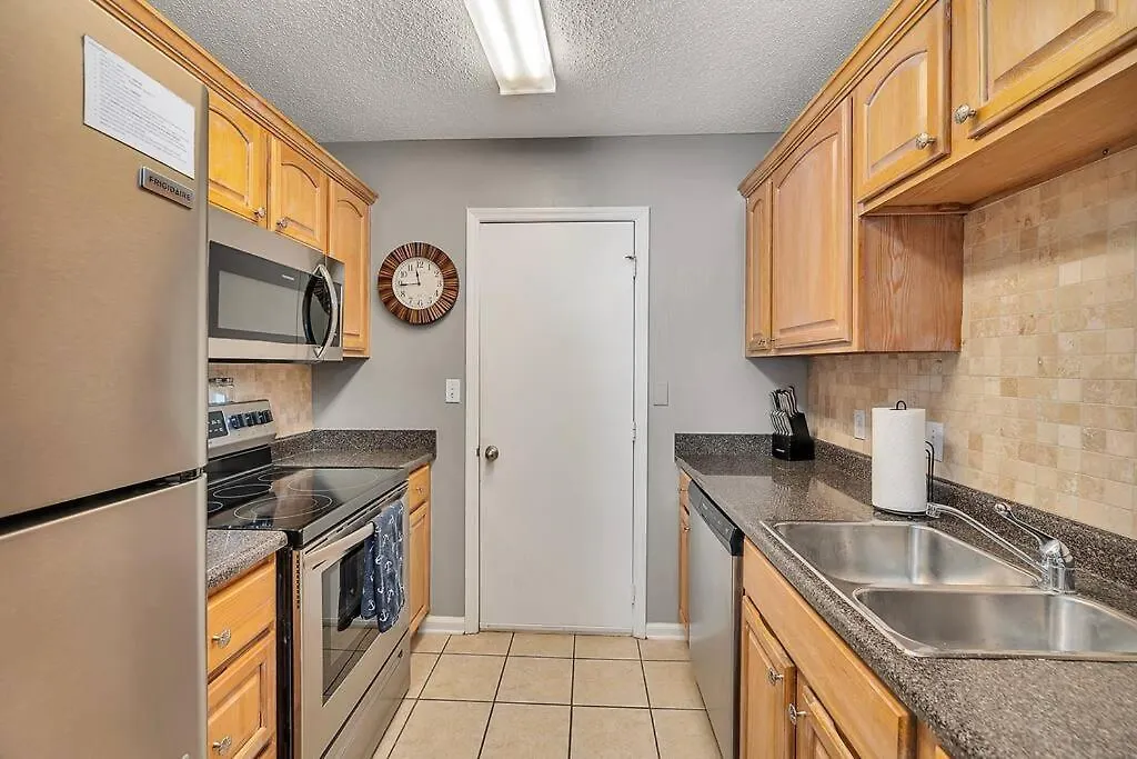 Desirable South End - 5 Minutes To Beach! Walk To Dining/shopping! Holiday home St. Simons Island