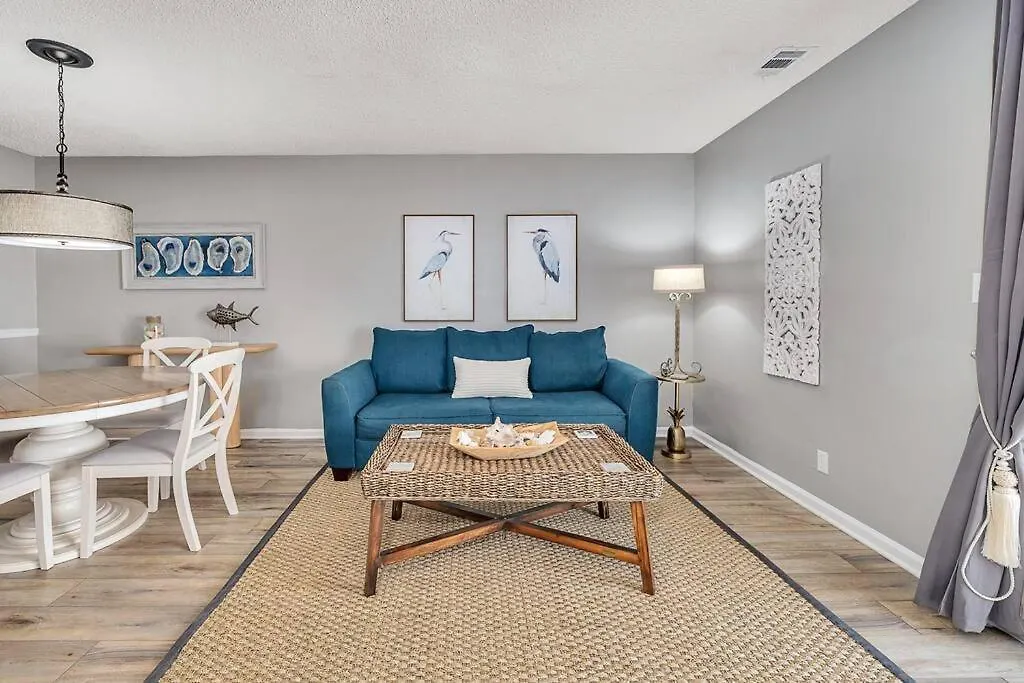Holiday home Desirable South End - 5 Minutes To Beach! Walk To Dining/shopping!