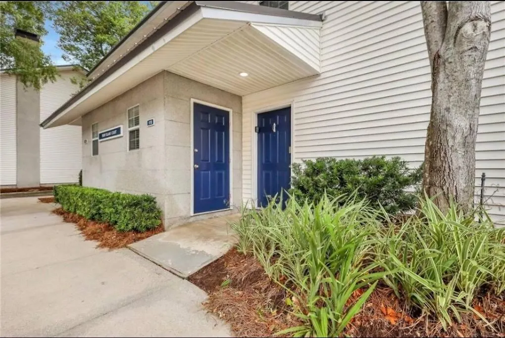 Desirable South End - 5 Minutes To Beach! Walk To Dining/shopping!