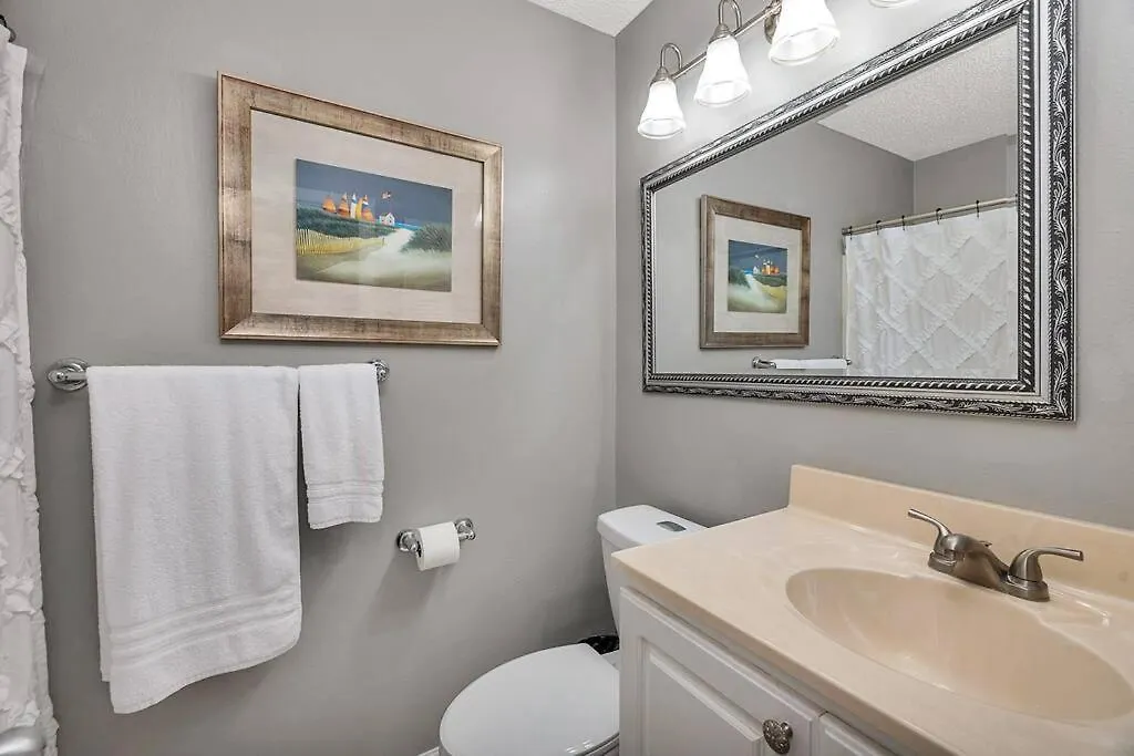 Desirable South End - 5 Minutes To Beach! Walk To Dining/shopping! Holiday home *