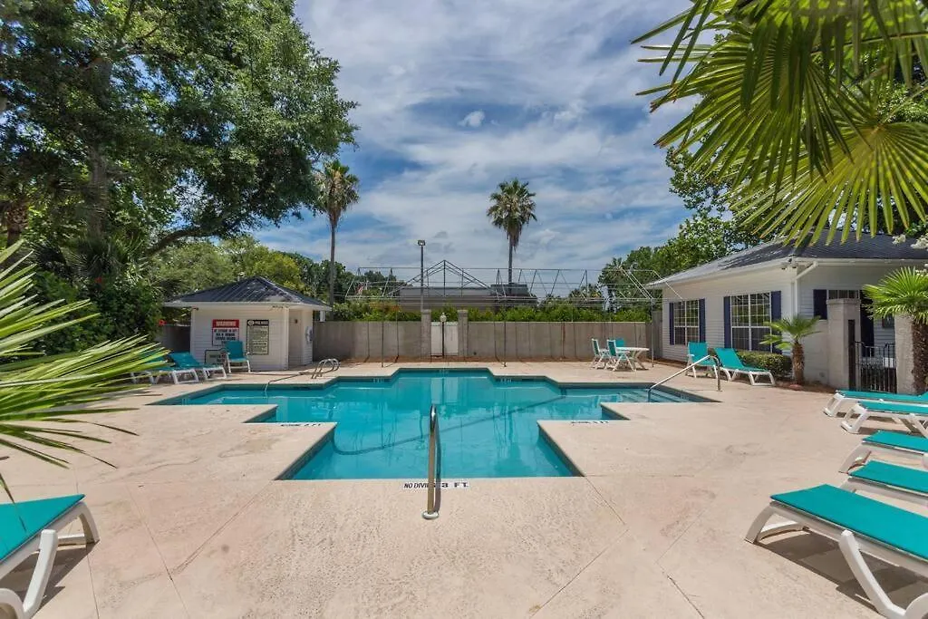 Desirable South End - 5 Minutes To Beach! Walk To Dining/shopping! St. Simons Island