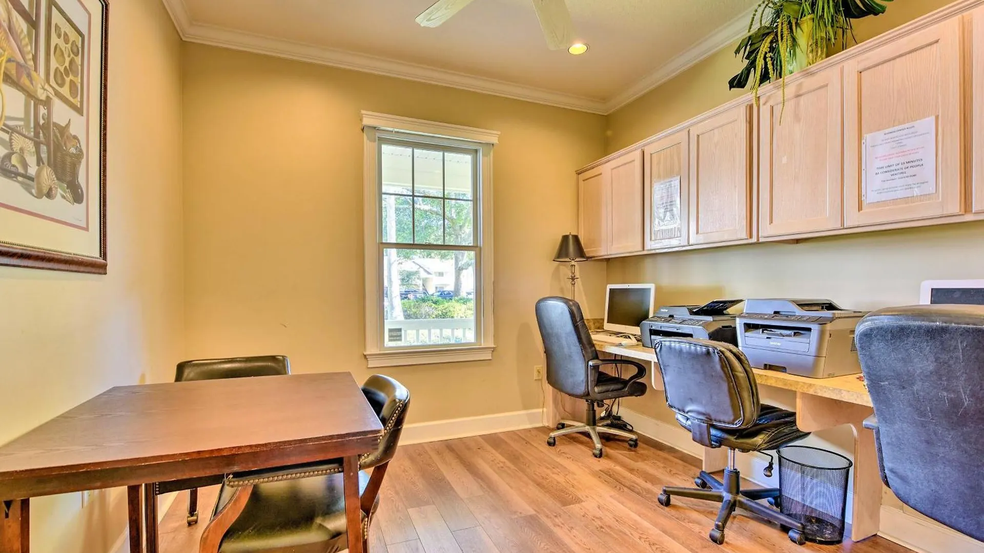 With Amazing Amenities 1 Mi To Beach! *