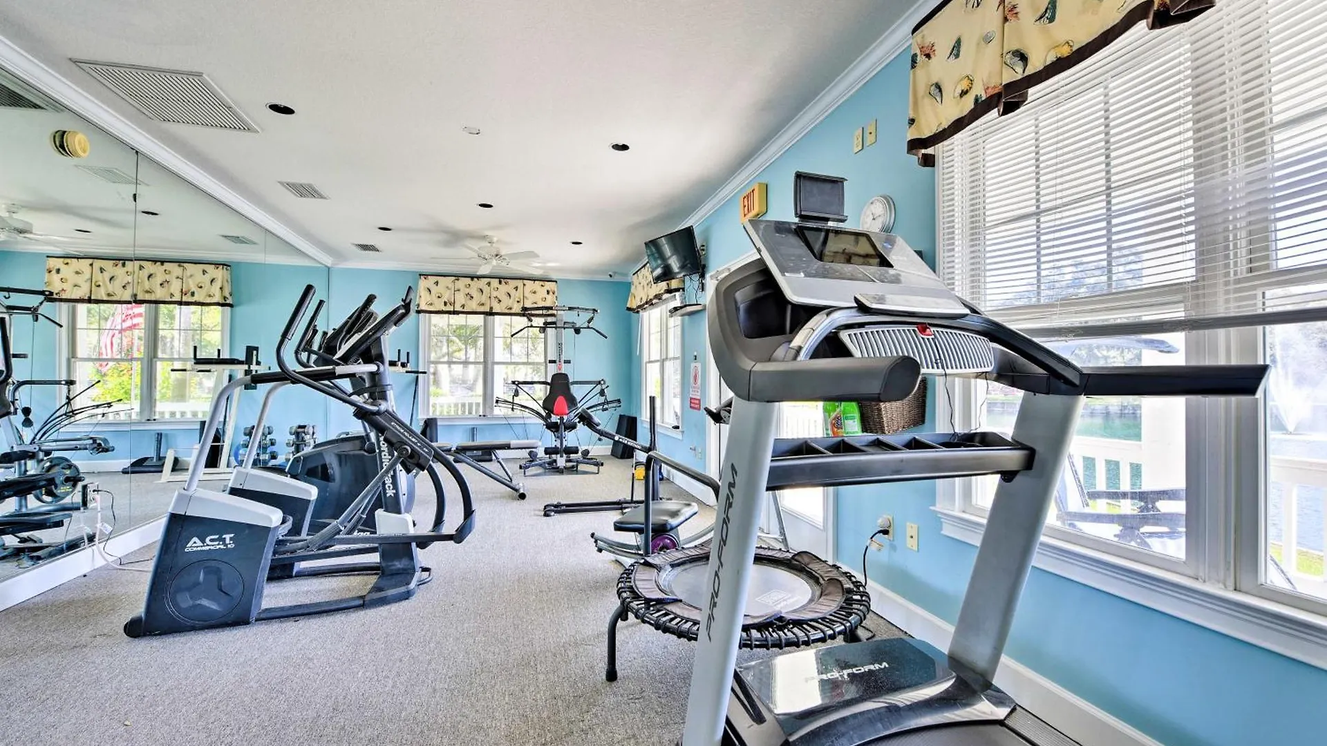 With Amazing Amenities 1 Mi To Beach! Apartment *