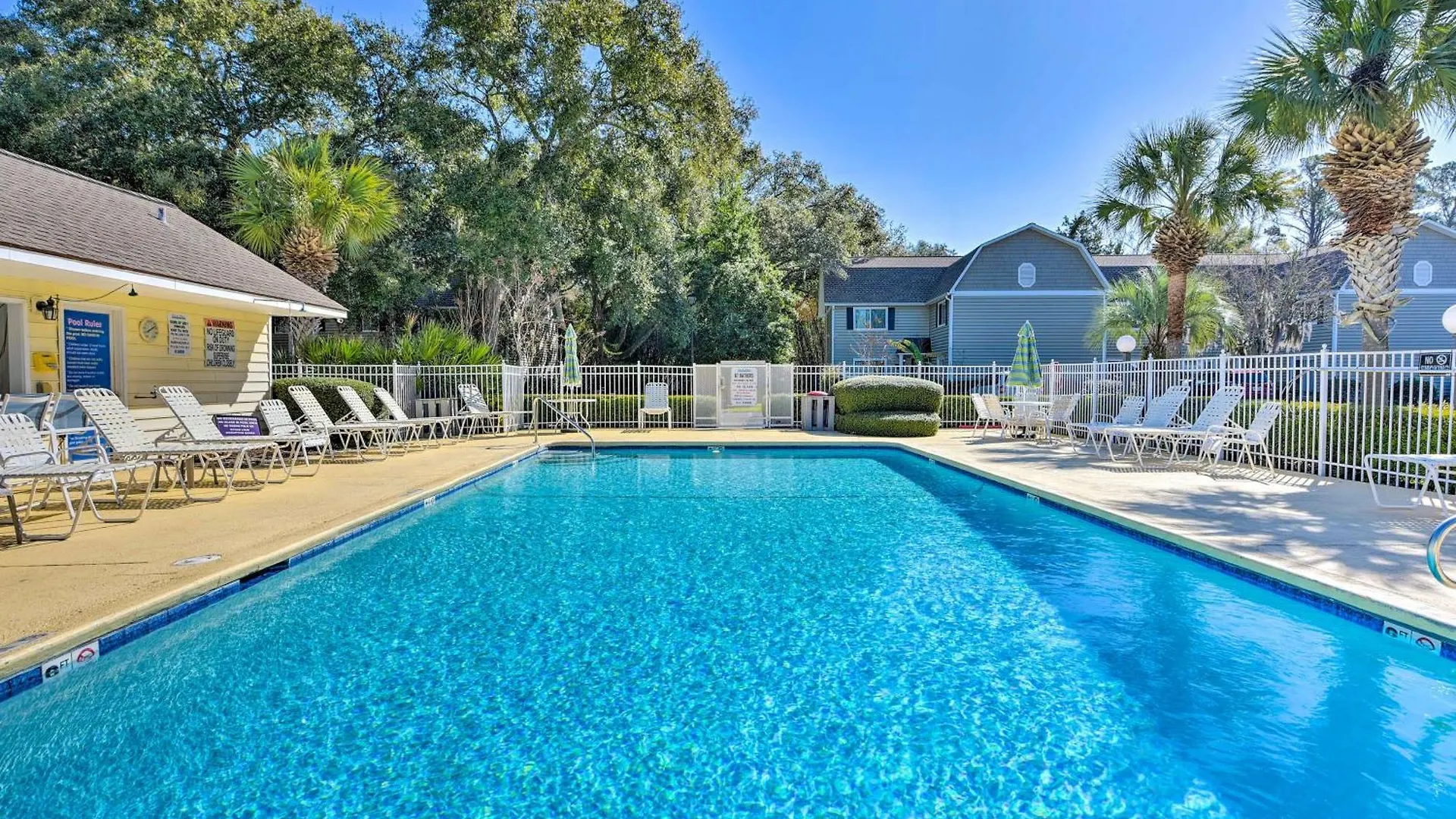 Apartment With Amazing Amenities 1 Mi To Beach! *