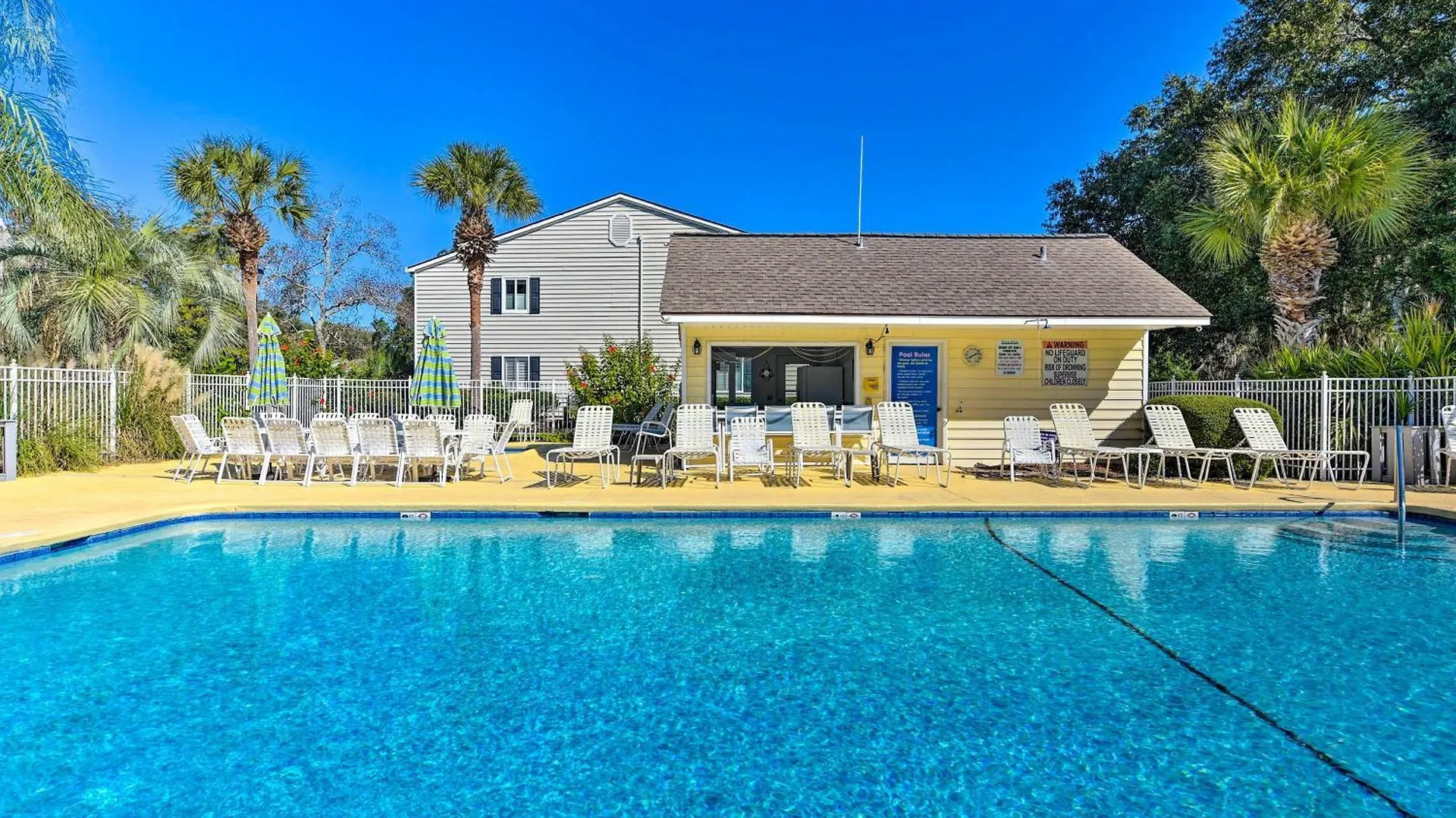 Apartment With Amazing Amenities 1 Mi To Beach!