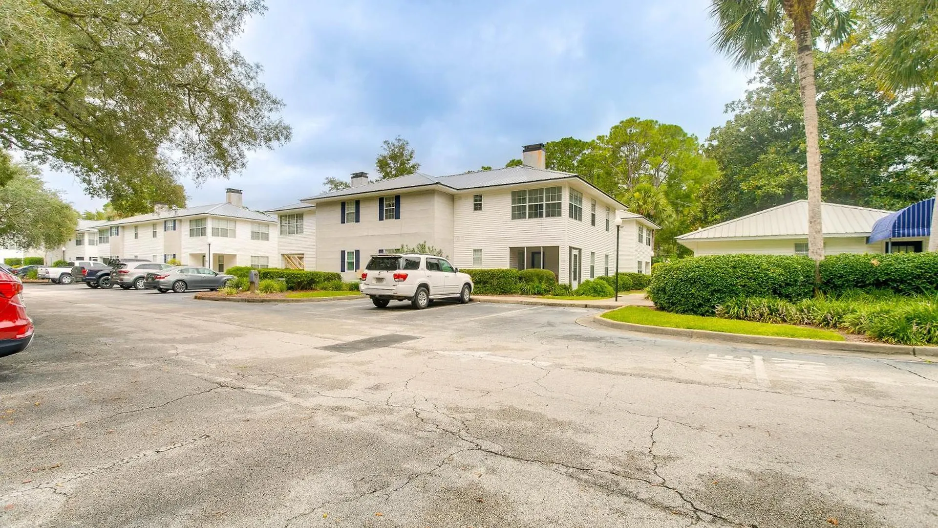 Upscale St Simons Sunroom And Steps To Pool! * St. Simons Island