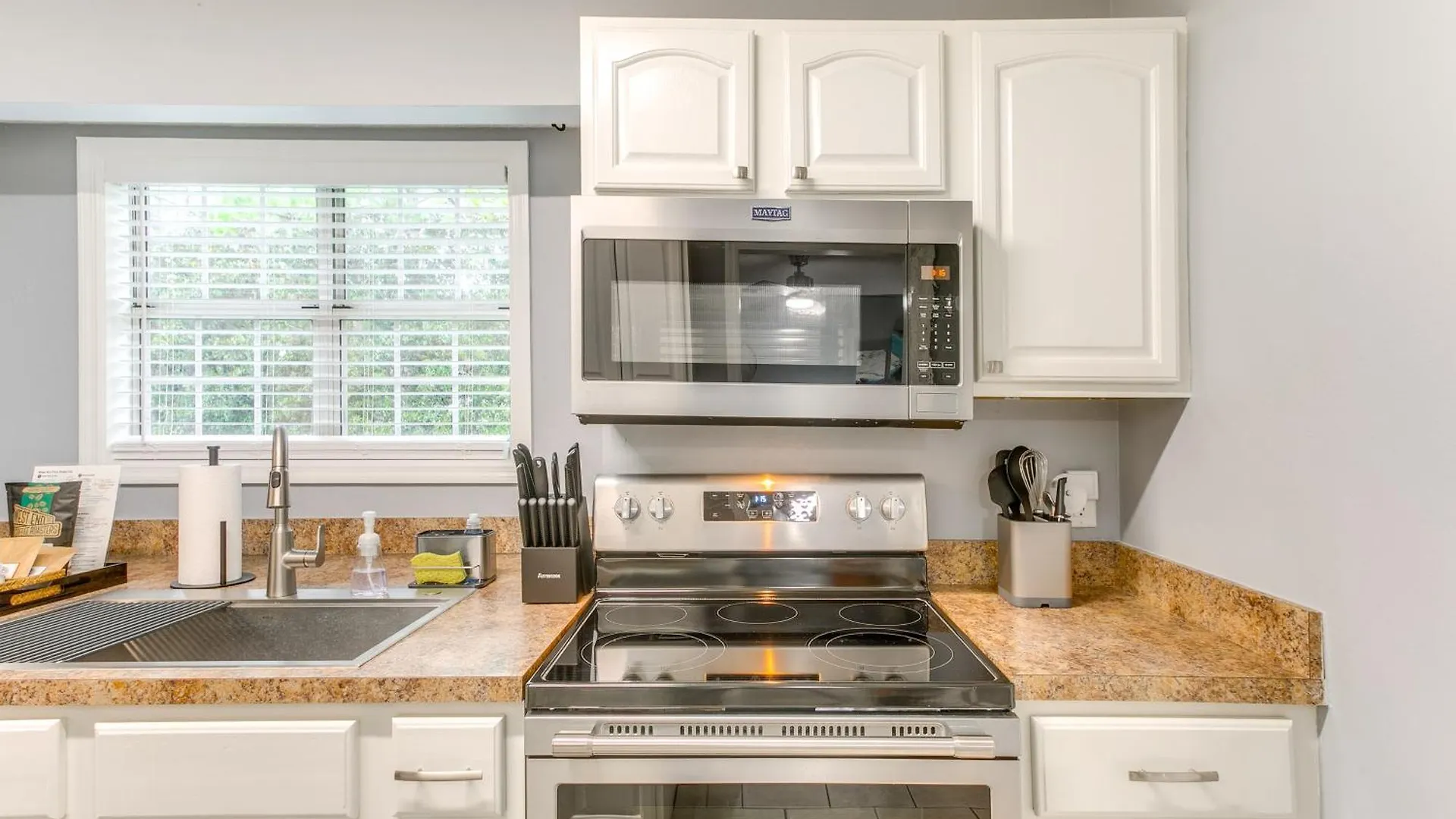 Apartment Upscale St Simons Sunroom And Steps To Pool! *