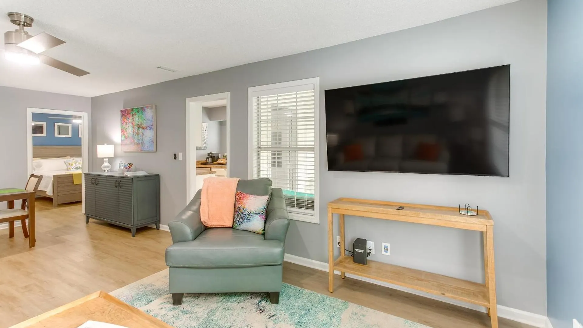 Upscale St Simons Sunroom And Steps To Pool! Apartment