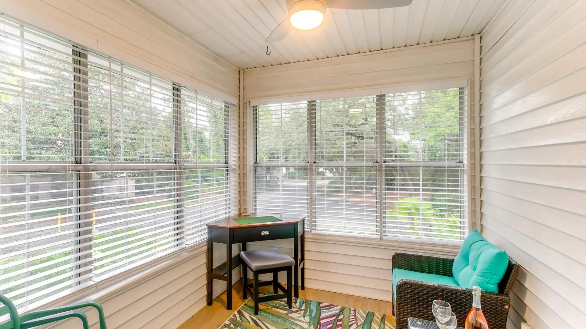 Upscale St Simons Sunroom And Steps To Pool! Apartment *