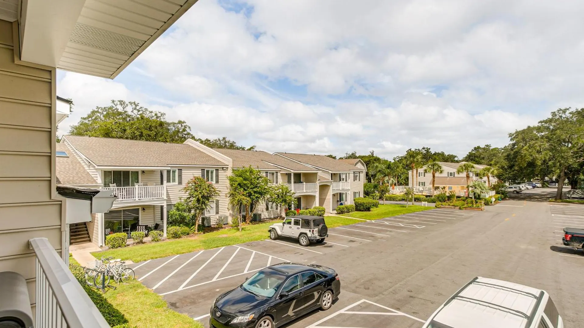 With Amazing Amenities 1 Mi To Beach! * St. Simons Island